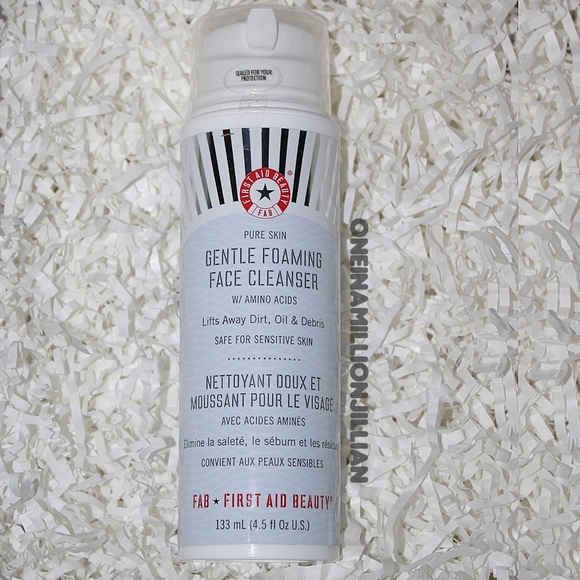 First Aid Beauty Skincare First Aid Beauty Pure Skin Gentle Foaming